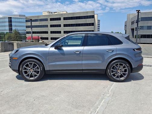 Platinum Silver Metallic 2026 Porsche Cayenne Cayenne