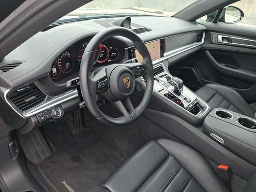 Jet Black 2023 Porsche Panamera 4 Platinum Edition
