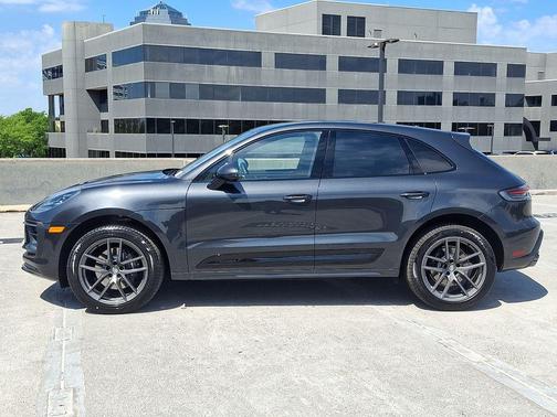 Volcano Grey Metallic 2026 Porsche Macan Macan