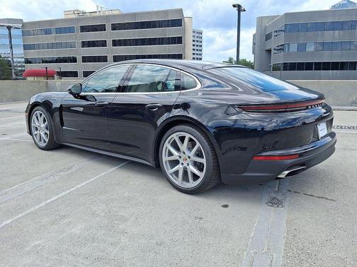 2025 Porsche Panamera 