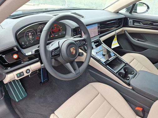 2025 Porsche Panamera 
