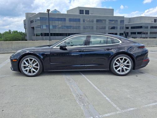 2025 Porsche Panamera 