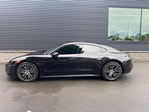 Jet Black 2023 Porsche Taycan