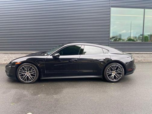 Jet Black 2023 Porsche Taycan