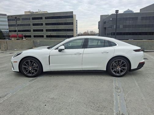 2024 Porsche Panamera 
