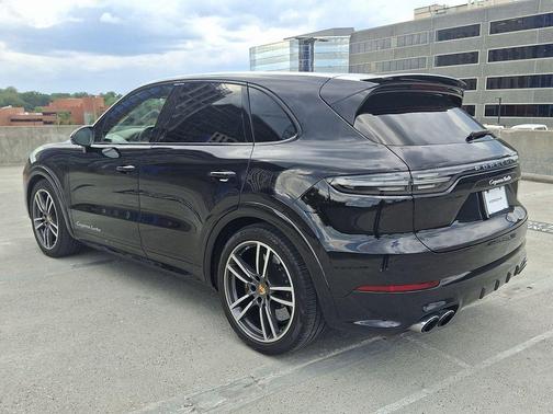 2022 Porsche Cayenne Turbo