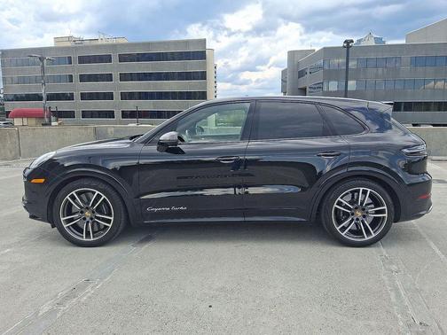 2022 Porsche Cayenne Turbo