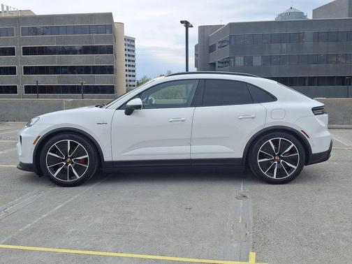 2025 Porsche Macan 4S