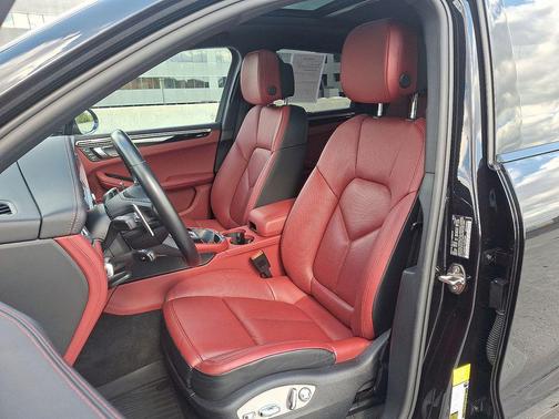 2023 Porsche Macan S