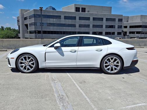 2025 Porsche Panamera 