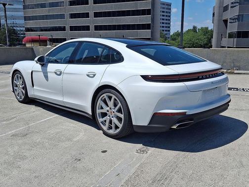 2025 Porsche Panamera 