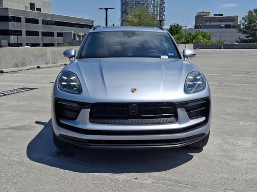 Dolomite Silver Metallic 2026 Porsche Macan Macan