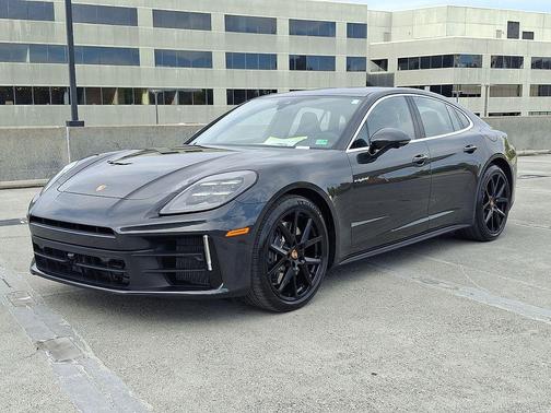 2026 Porsche Panamera 4