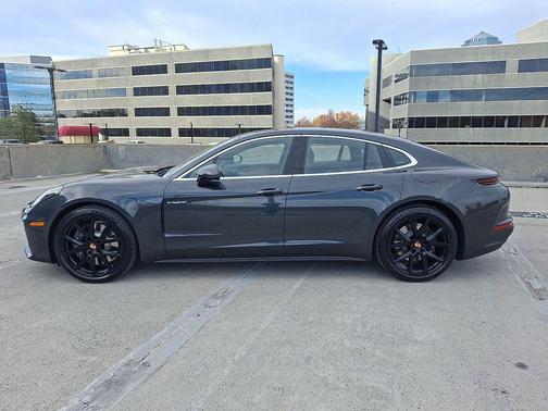 2026 Porsche Panamera 4