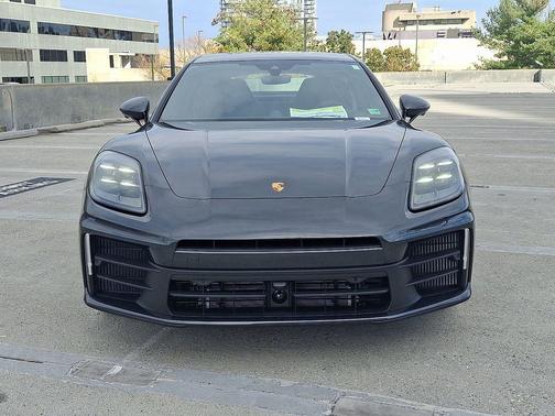 2026 Porsche Panamera 4