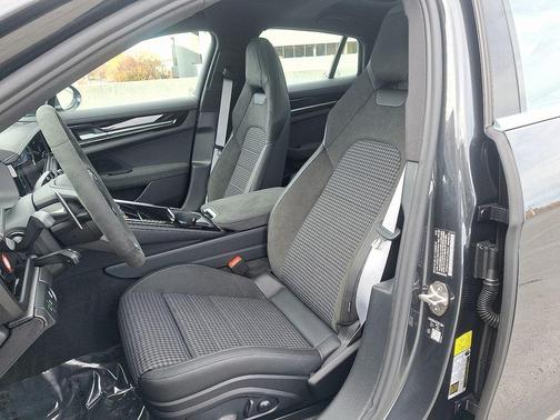 2026 Porsche Panamera 4