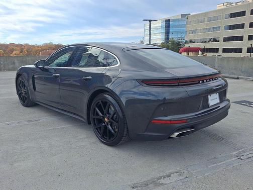 2026 Porsche Panamera 4