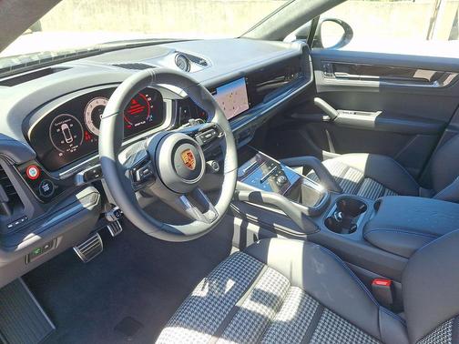 Paint to Sample 2026 Porsche Cayenne GTS