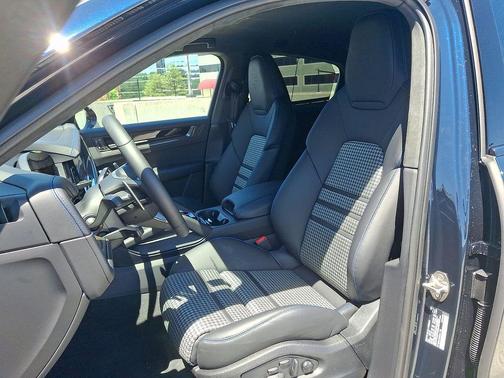 Paint to Sample 2026 Porsche Cayenne GTS