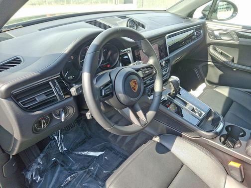 2025 Porsche Macan T