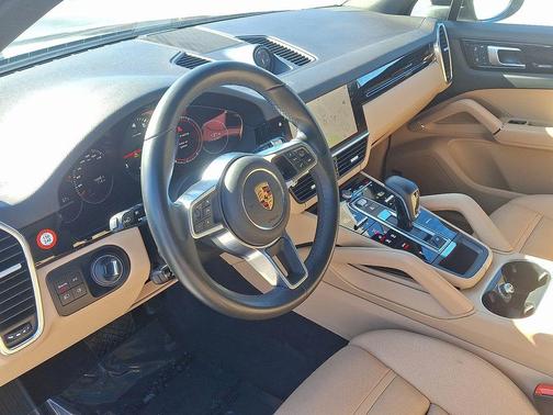 2022 Porsche Cayenne Cayenne