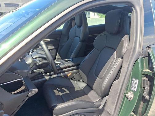 2025 Porsche Taycan Turbo