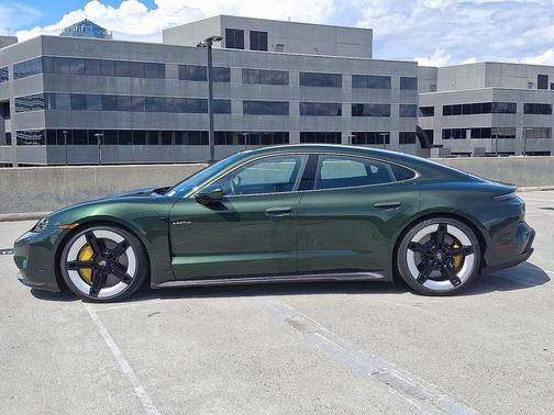 2025 Porsche Taycan Turbo