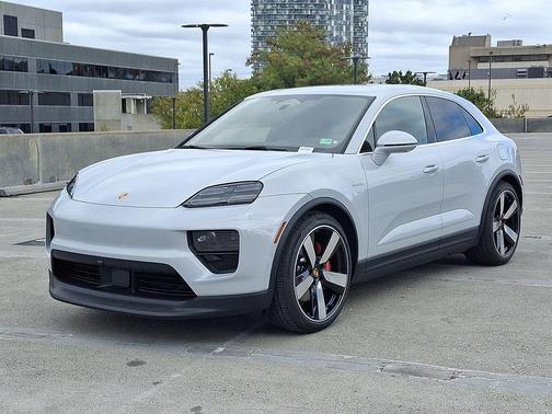 2025 Porsche Macan 4S
