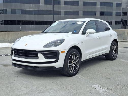 2022 Porsche Macan Base (PDK)