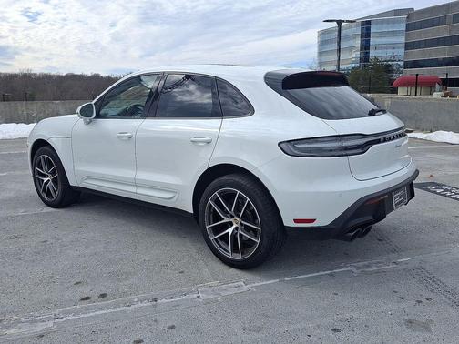 2022 Porsche Macan Base (PDK)