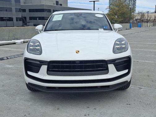 2022 Porsche Macan Base (PDK)