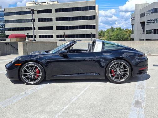 2022 Porsche 911 Targa 4S