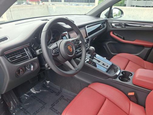 Volcano Grey Metallic 2026 Porsche Macan Macan