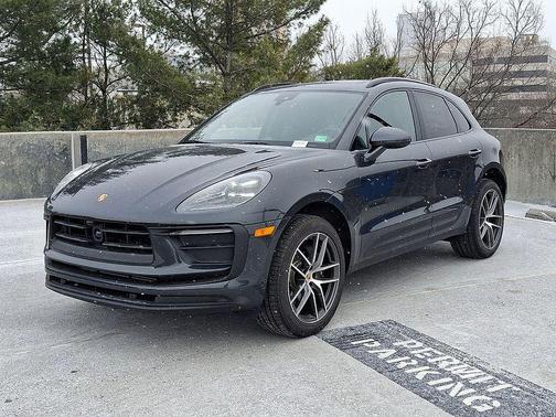 2025 Porsche Macan Base