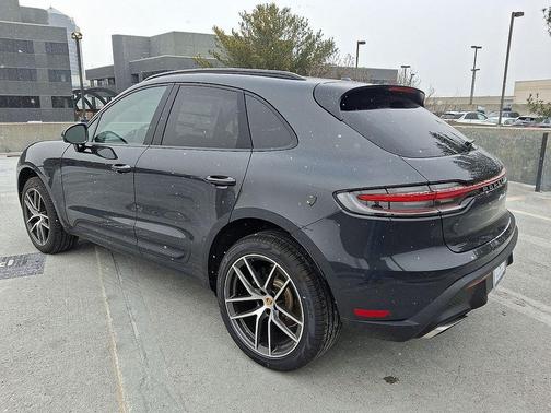 2025 Porsche Macan Base