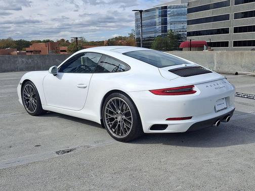 2017 Porsche 911 Carrera