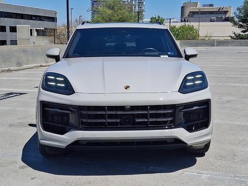 Chalk 2025 Porsche Cayenne GTS
