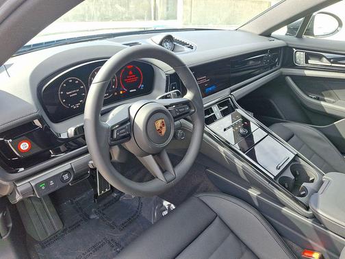 2026 Porsche Panamera 4
