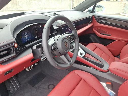 2026 Porsche Macan Turbo