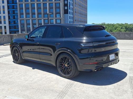 Chromite Black Metallic 2026 Porsche Cayenne GTS