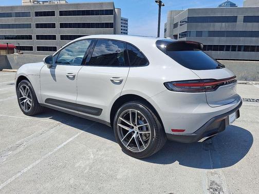 2025 Porsche Macan 
