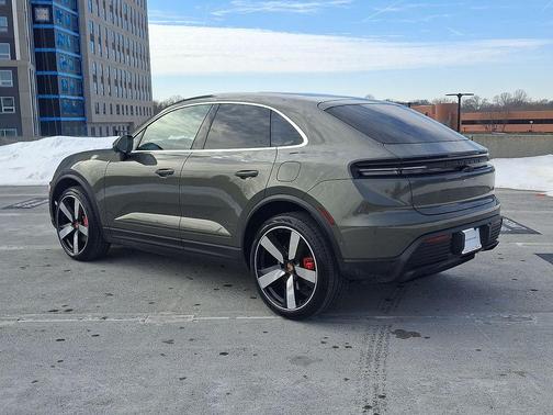 2026 Porsche Macan 4S