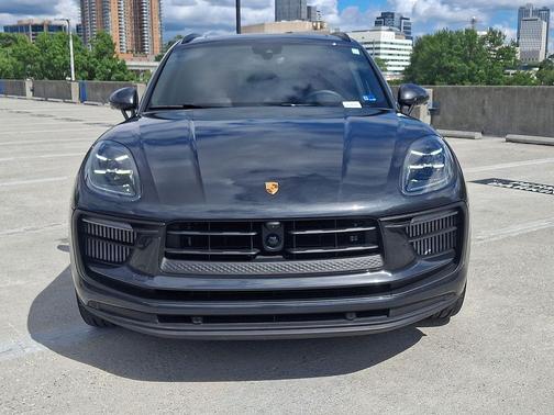 Volcano Grey Metallic 2026 Porsche Macan Macan
