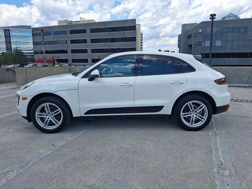 White 2018 Porsche Macan Macan