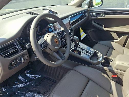 Volcano Grey Metallic 2026 Porsche Macan Macan