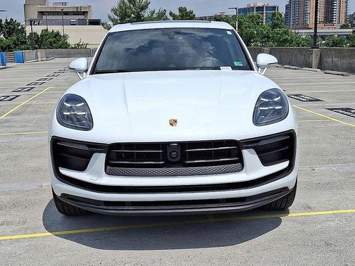 2025 Porsche Macan T