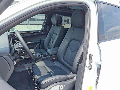 2025 Porsche Macan T