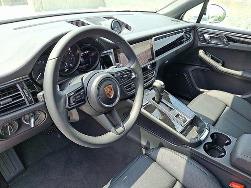 2025 Porsche Macan T