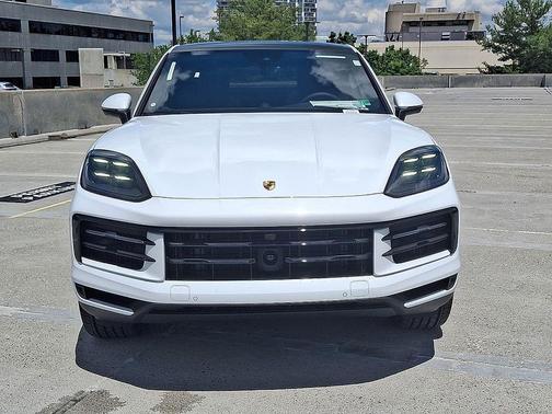 Carrara White 2025 Porsche Cayenne Cayenne