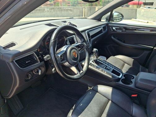 Agate Grey Metallic 2018 Porsche Macan Macan